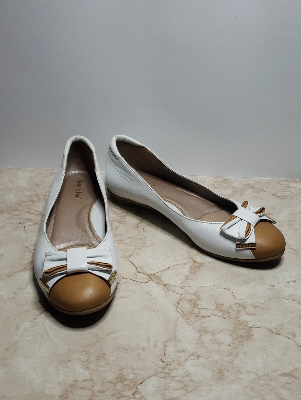 BeautiFeel White and Tan Bow Accent Women's Ballet Flats Size 37